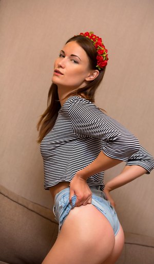 Nubiles xxx picture collection featuring Quin demonstrating well-done form