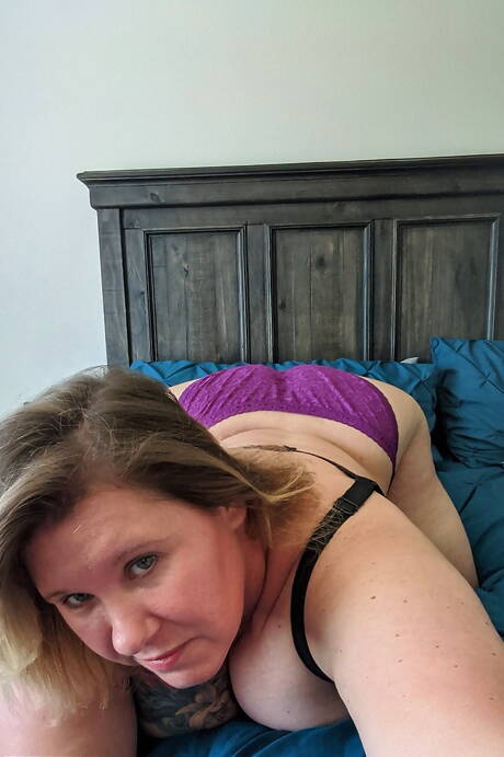 TAC Amateurs invite you to explore a xxx photos with Busty Kris Ann has a perfect body