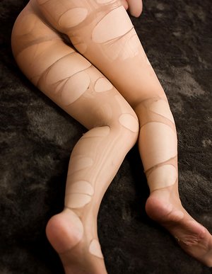 Legs Japan offers a free xxx photo gallery with Toudou Yukari in jerking pussy porn