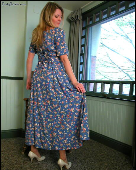 Trixie offers xxx pic gallery with Trixie xxx gallery 249463