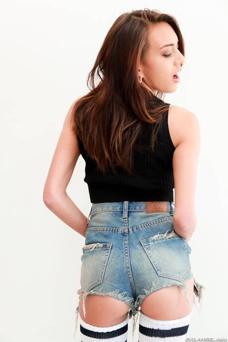 Evil Angel are proud to present you with xxx pictures featuring Janice Griffith and James Deen has a superb shape